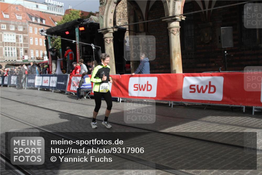 05.10.2025 - 20. swb-Marathon Bremen Yannick Fuchs http://msf.ph/oto/9317906 05.10.2025 11:15:44 Ziel 9567, 11440 meine-sportfotos.de