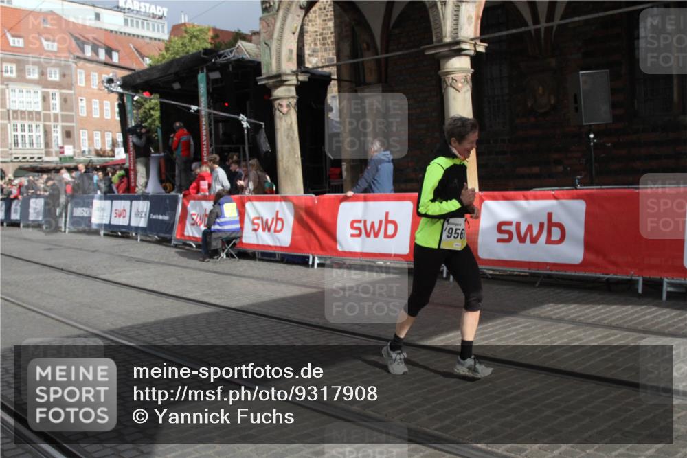 05.10.2025 - 20. swb-Marathon Bremen Yannick Fuchs http://msf.ph/oto/9317908 05.10.2025 11:15:45 Ziel 9567, 11440 meine-sportfotos.de