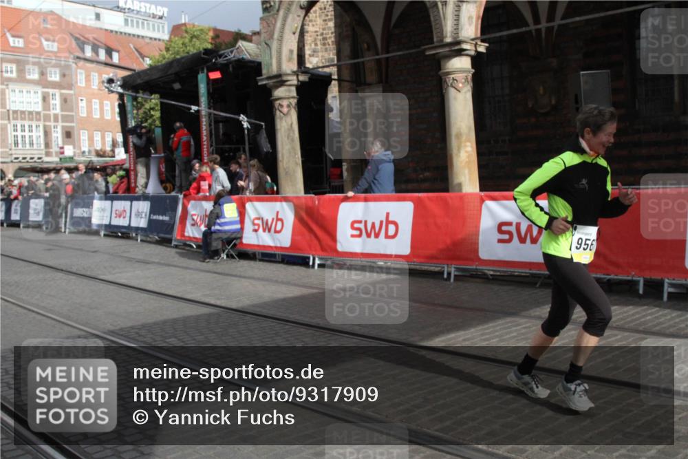 05.10.2025 - 20. swb-Marathon Bremen Yannick Fuchs http://msf.ph/oto/9317909 05.10.2025 11:15:45 Ziel 9567, 11440 meine-sportfotos.de