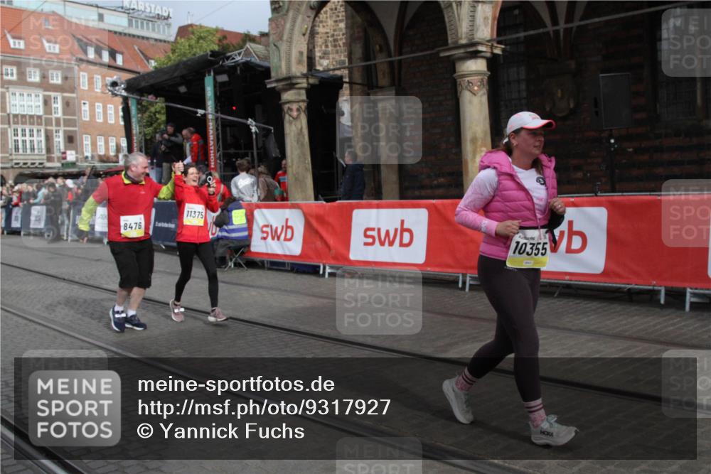 05.10.2025 - 20. swb-Marathon Bremen Yannick Fuchs http://msf.ph/oto/9317927 05.10.2025 11:16:04 Ziel 8476, 10355, 10831, 10846, 11375 meine-sportfotos.de