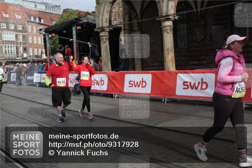 05.10.2025 - 20. swb-Marathon Bremen Yannick Fuchs http://msf.ph/oto/9317928 05.10.2025 11:16:04 Ziel 8476, 10355, 10831, 10846, 11375 meine-sportfotos.de