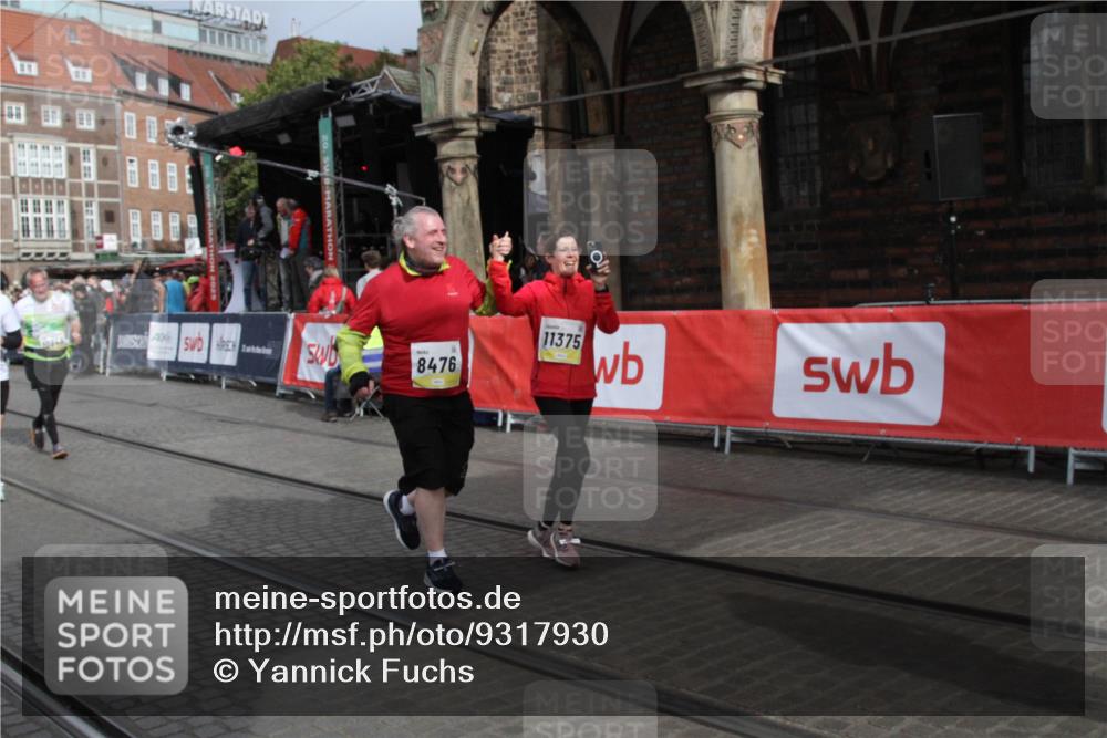 05.10.2025 - 20. swb-Marathon Bremen Yannick Fuchs http://msf.ph/oto/9317930 05.10.2025 11:16:05 Ziel 8476, 10831, 10846, 11375 meine-sportfotos.de