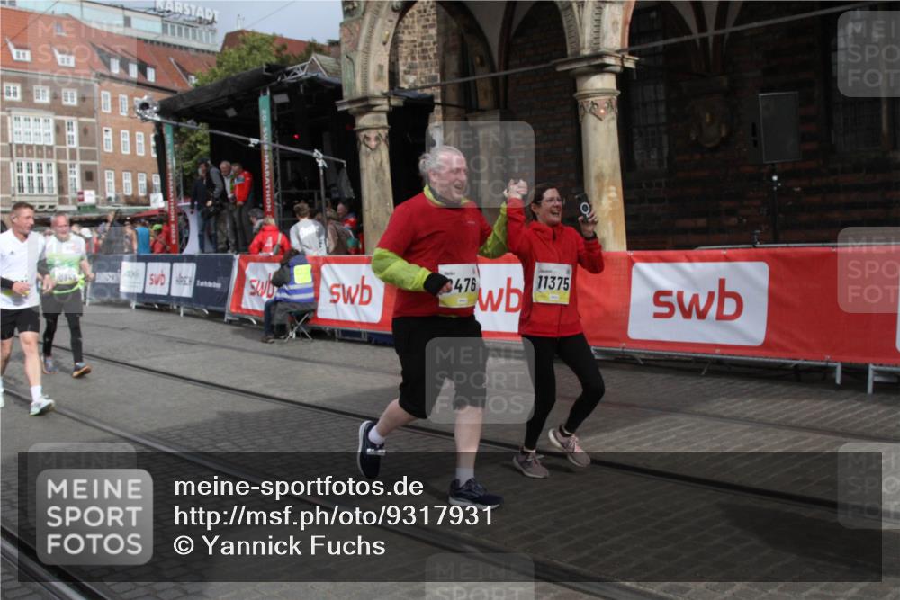 05.10.2025 - 20. swb-Marathon Bremen Yannick Fuchs http://msf.ph/oto/9317931 05.10.2025 11:16:05 Ziel 8476, 10831, 10846, 11375 meine-sportfotos.de