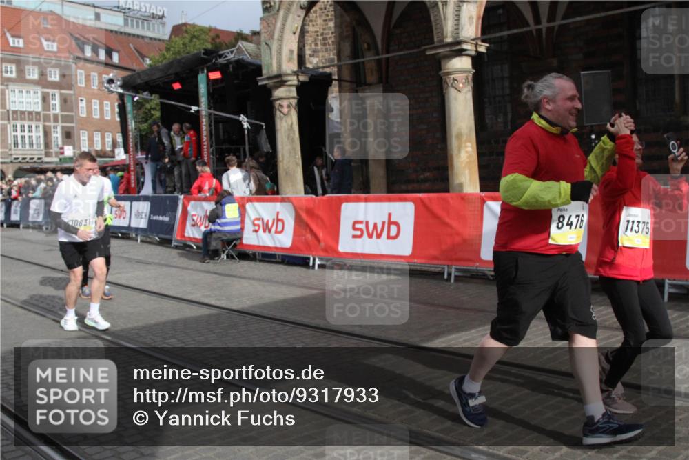 05.10.2025 - 20. swb-Marathon Bremen Yannick Fuchs http://msf.ph/oto/9317933 05.10.2025 11:16:06 Ziel 8476, 10831, 10846, 11375 meine-sportfotos.de