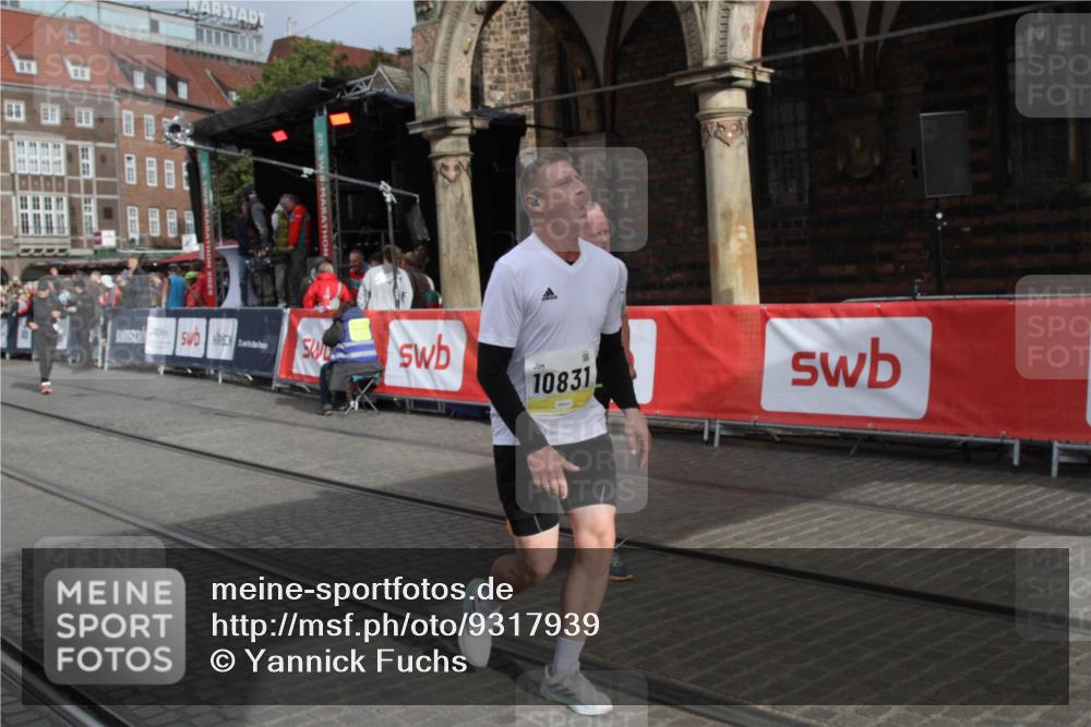 05.10.2025 - 20. swb-Marathon Bremen Yannick Fuchs http://msf.ph/oto/9317939 05.10.2025 11:16:08 Ziel 7109, 10220, 10831, 10846, 11331 meine-sportfotos.de