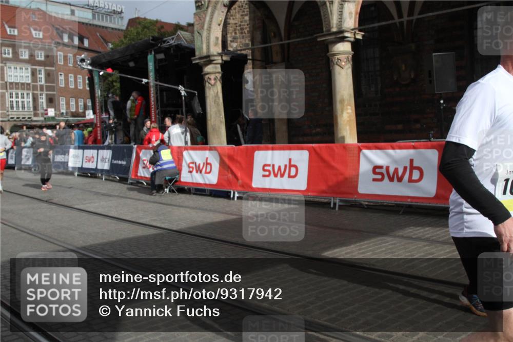 05.10.2025 - 20. swb-Marathon Bremen Yannick Fuchs http://msf.ph/oto/9317942 05.10.2025 11:16:09 Ziel 7109, 9640, 10220, 10635, 10831, 10846, 11331 meine-sportfotos.de