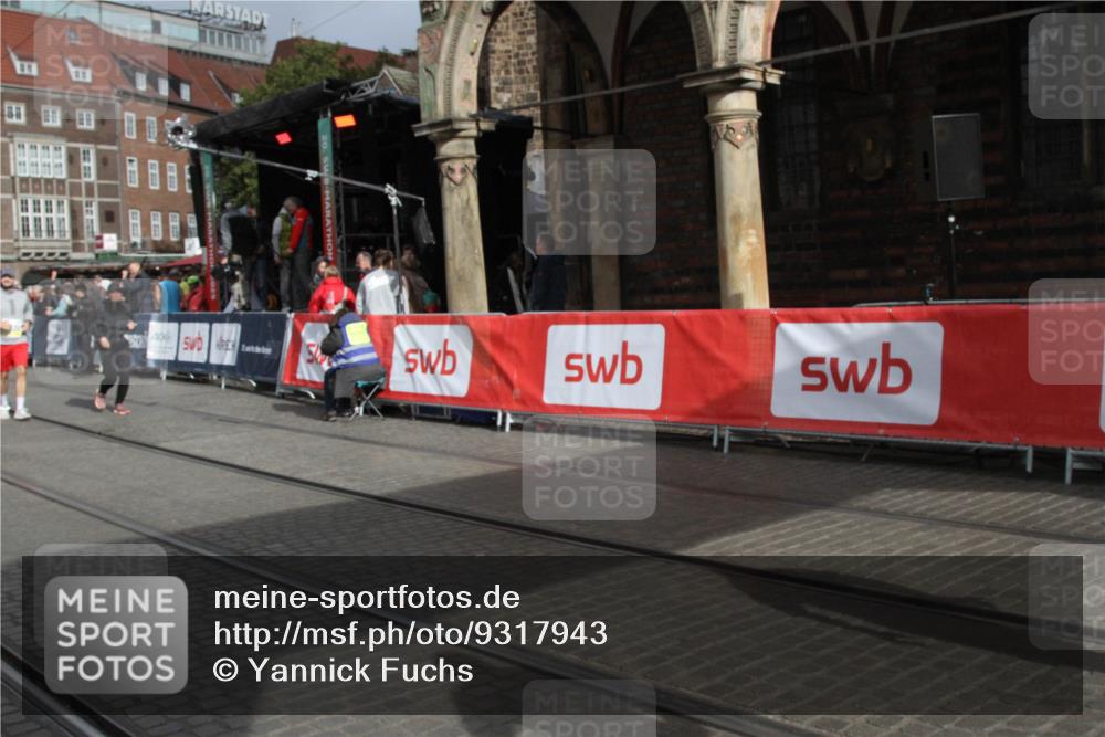 05.10.2025 - 20. swb-Marathon Bremen Yannick Fuchs http://msf.ph/oto/9317943 05.10.2025 11:16:09 Ziel 7109, 9640, 10220, 10635, 10831, 10846, 11331 meine-sportfotos.de