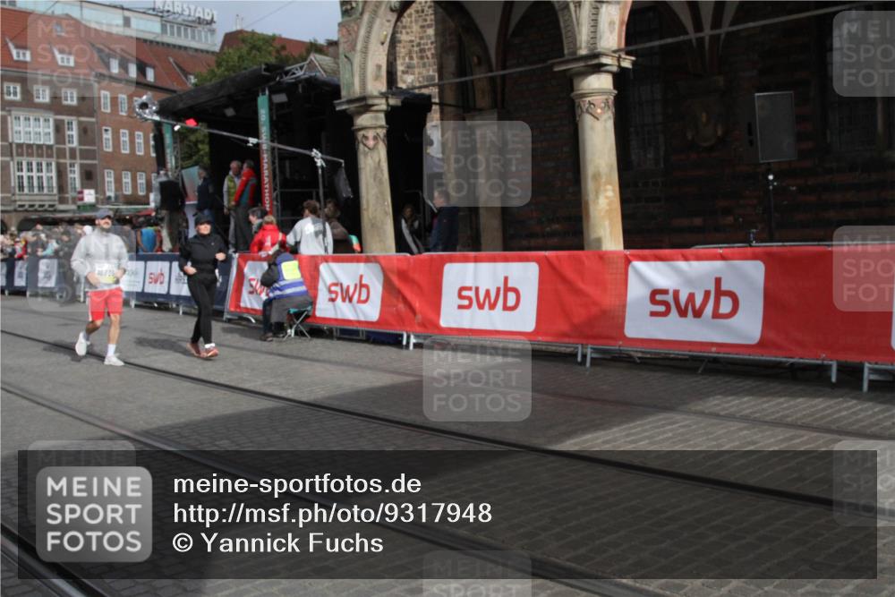 05.10.2025 - 20. swb-Marathon Bremen Yannick Fuchs http://msf.ph/oto/9317948 05.10.2025 11:16:11 Ziel 7109, 9640, 10220, 10635, 11331 meine-sportfotos.de