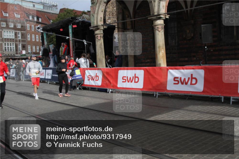 05.10.2025 - 20. swb-Marathon Bremen Yannick Fuchs http://msf.ph/oto/9317949 05.10.2025 11:16:11 Ziel 7109, 9640, 10220, 10635, 11331 meine-sportfotos.de