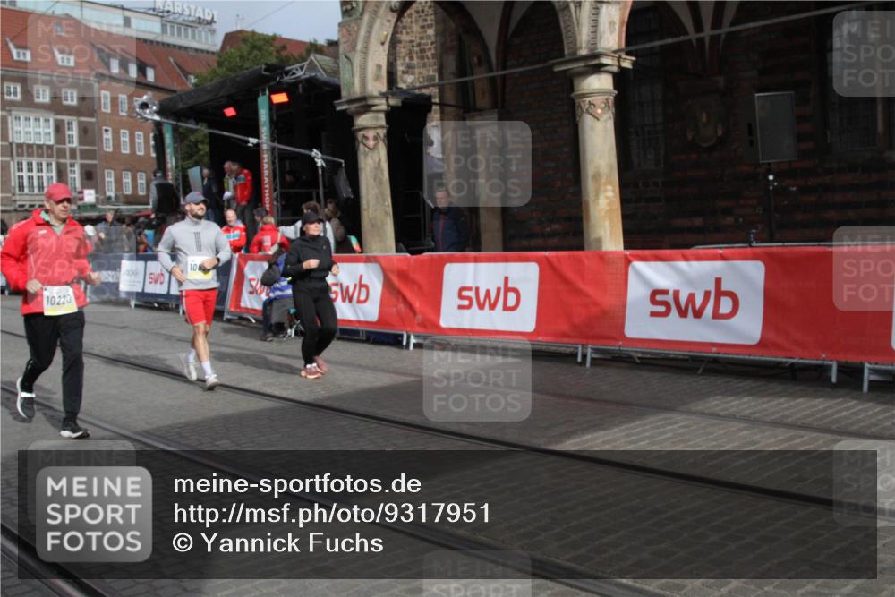 05.10.2025 - 20. swb-Marathon Bremen Yannick Fuchs http://msf.ph/oto/9317951 05.10.2025 11:16:12 Ziel 7109, 9640, 9679, 10220, 10635, 11331 meine-sportfotos.de