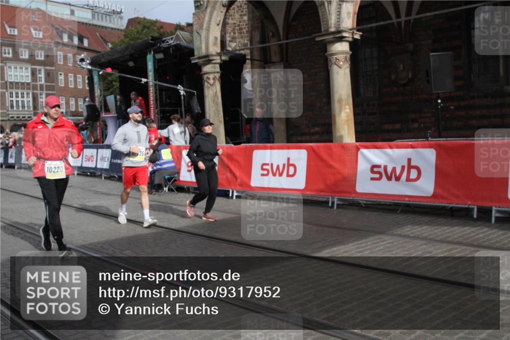05.10.2025 - 20. swb-Marathon Bremen Yannick Fuchs http://msf.ph/oto/9317952 05.10.2025 11:16:12 Ziel 7109, 9640, 9679, 10220, 10635, 11331 meine-sportfotos.de