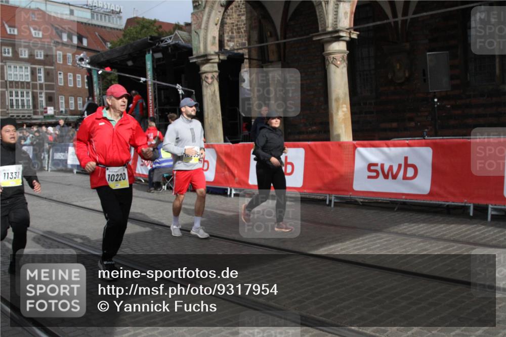 05.10.2025 - 20. swb-Marathon Bremen Yannick Fuchs http://msf.ph/oto/9317954 05.10.2025 11:16:13 Ziel 7109, 9640, 9679, 10220, 10564, 10635, 11331 meine-sportfotos.de