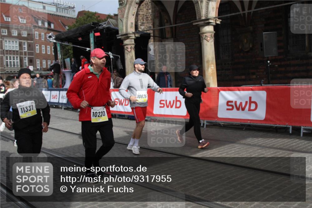 05.10.2025 - 20. swb-Marathon Bremen Yannick Fuchs http://msf.ph/oto/9317955 05.10.2025 11:16:13 Ziel 7109, 9640, 9679, 10220, 10564, 10635, 11331 meine-sportfotos.de