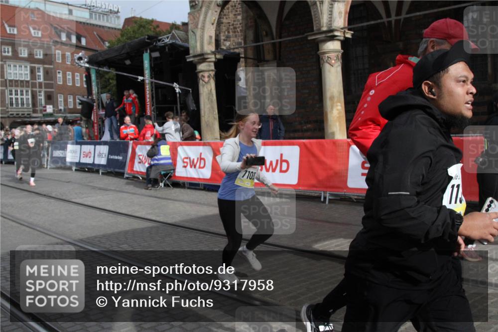 05.10.2025 - 20. swb-Marathon Bremen Yannick Fuchs http://msf.ph/oto/9317958 05.10.2025 11:16:14 Ziel 7109, 9640, 9679, 10220, 10340, 10564, 10635, 11331, 11378 meine-sportfotos.de