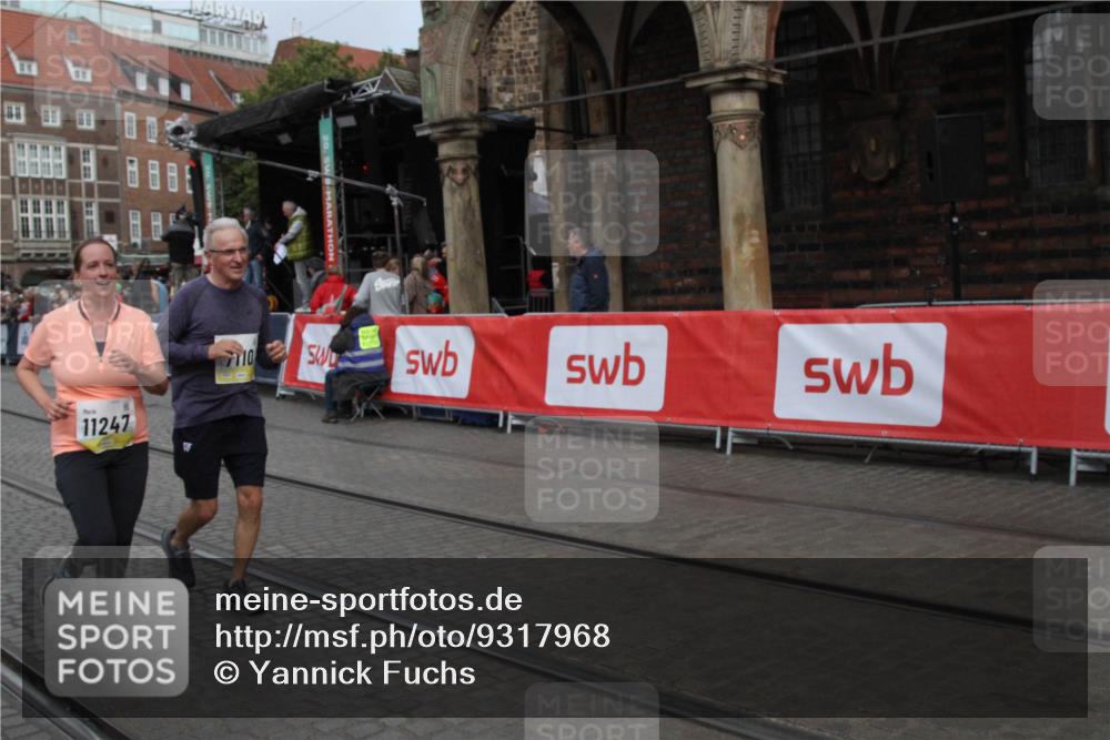05.10.2025 - 20. swb-Marathon Bremen Yannick Fuchs http://msf.ph/oto/9317968 05.10.2025 11:16:22 Ziel 7110, 11247 meine-sportfotos.de