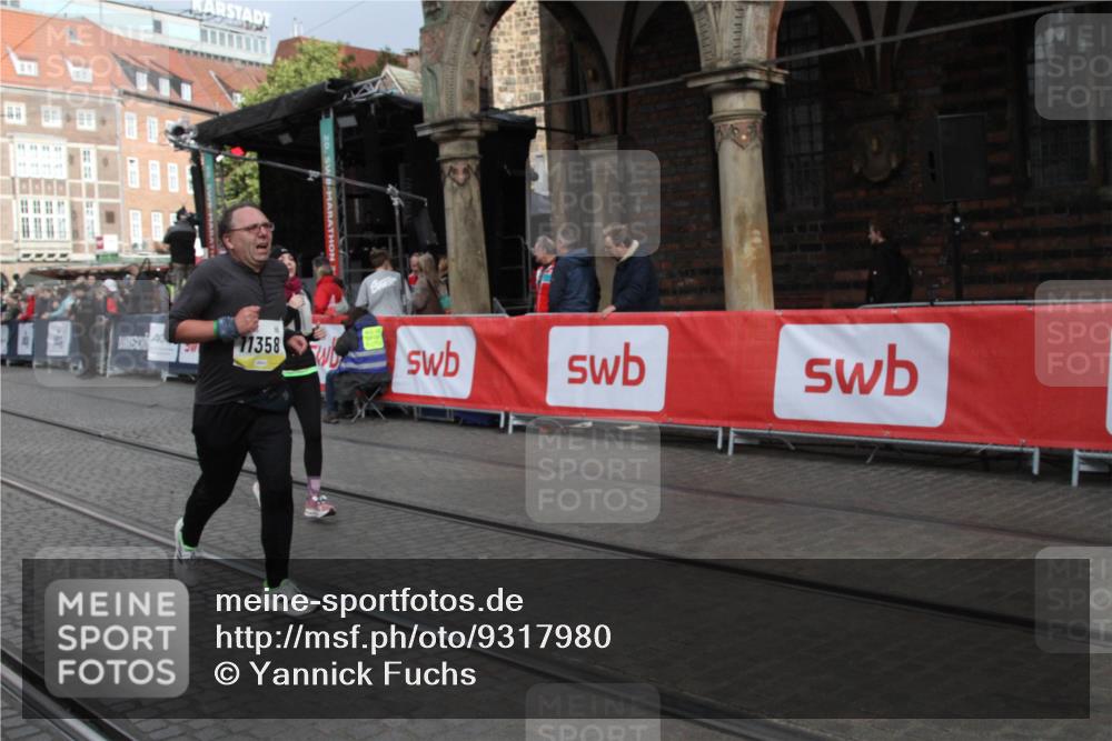 05.10.2025 - 20. swb-Marathon Bremen Yannick Fuchs http://msf.ph/oto/9317980 05.10.2025 11:16:33 Ziel 11358, 11404 meine-sportfotos.de