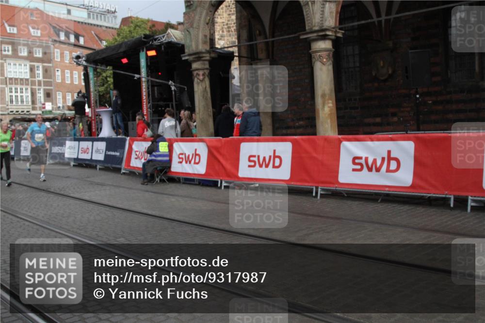 05.10.2025 - 20. swb-Marathon Bremen Yannick Fuchs http://msf.ph/oto/9317987 05.10.2025 11:16:39 Ziel 9301, 9563, 11020, 11182, 11438 meine-sportfotos.de