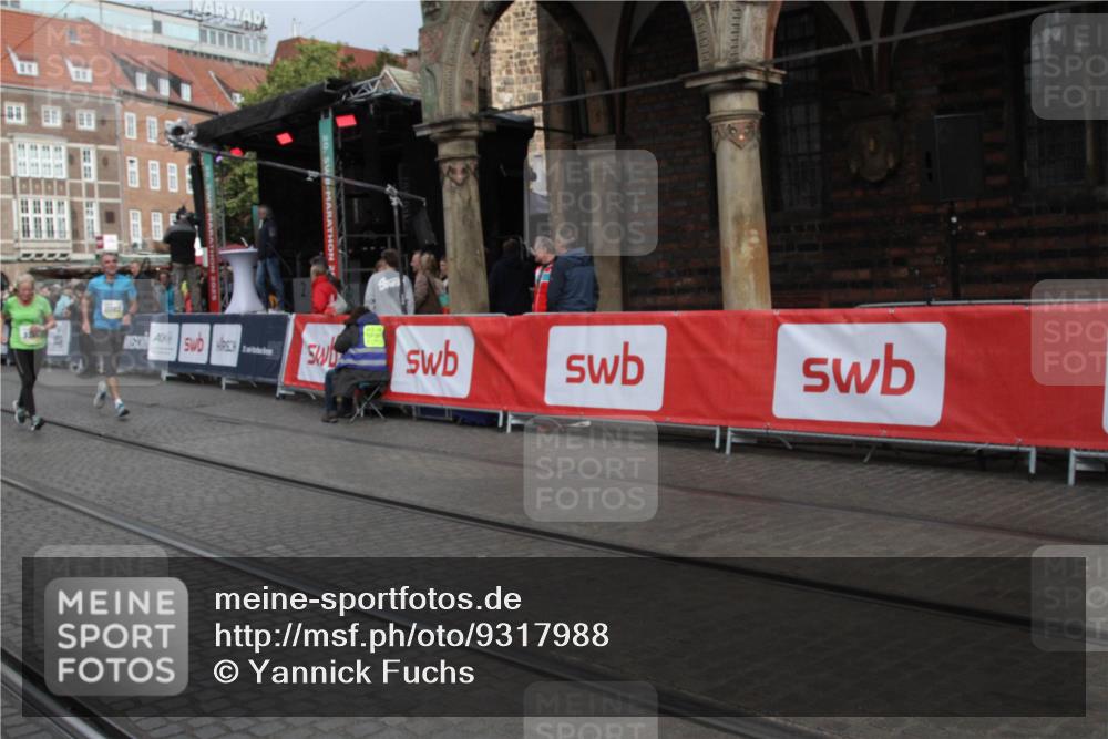 05.10.2025 - 20. swb-Marathon Bremen Yannick Fuchs http://msf.ph/oto/9317988 05.10.2025 11:16:39 Ziel 9301, 9563, 11020, 11182, 11438 meine-sportfotos.de