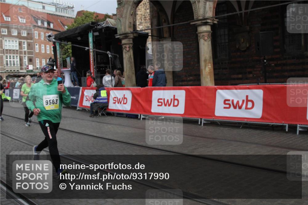 05.10.2025 - 20. swb-Marathon Bremen Yannick Fuchs http://msf.ph/oto/9317990 05.10.2025 11:16:40 Ziel 9301, 9563, 9753, 11020, 11182, 11438 meine-sportfotos.de