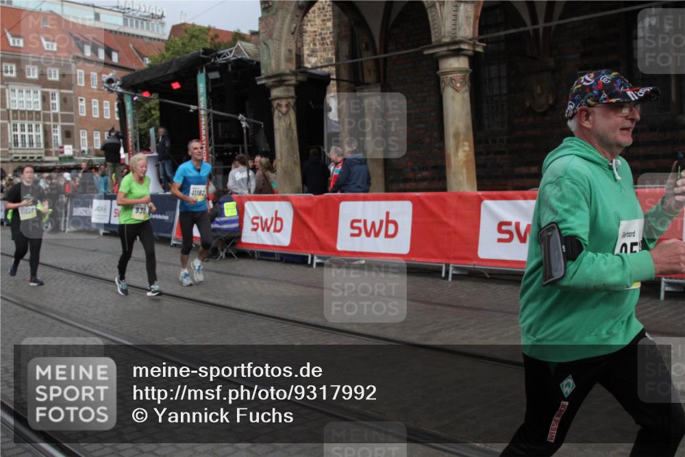 05.10.2025 - 20. swb-Marathon Bremen Yannick Fuchs http://msf.ph/oto/9317992 05.10.2025 11:16:41 Ziel 9301, 9563, 9753, 11020, 11182, 11438 meine-sportfotos.de