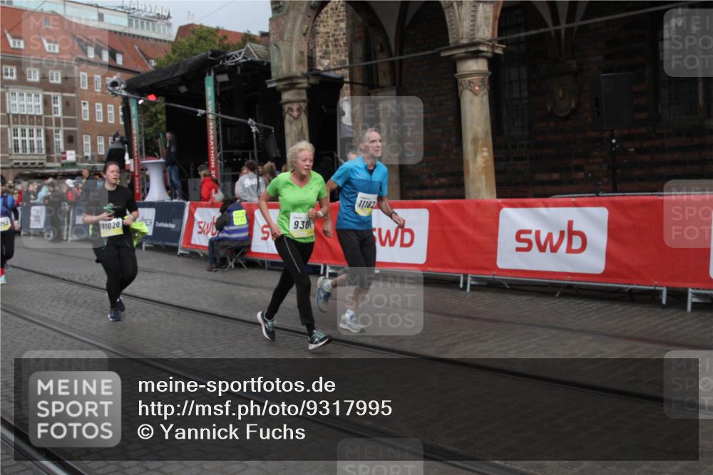 05.10.2025 - 20. swb-Marathon Bremen Yannick Fuchs http://msf.ph/oto/9317995 05.10.2025 11:16:42 Ziel 9301, 9753, 11020, 11182, 11438 meine-sportfotos.de