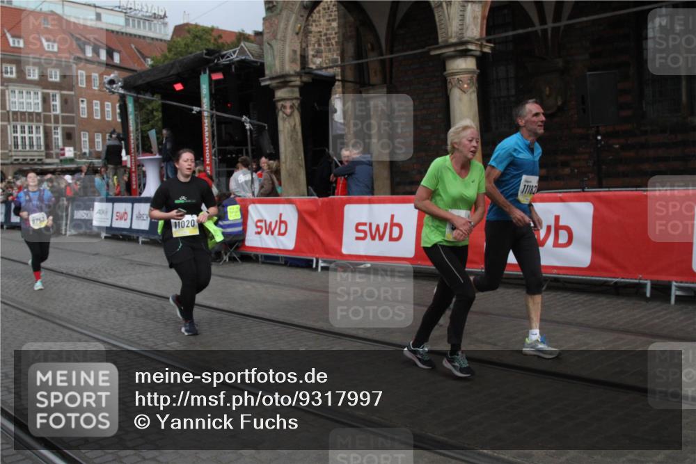 05.10.2025 - 20. swb-Marathon Bremen Yannick Fuchs http://msf.ph/oto/9317997 05.10.2025 11:16:43 Ziel 9301, 9753, 11020, 11182, 11438 meine-sportfotos.de