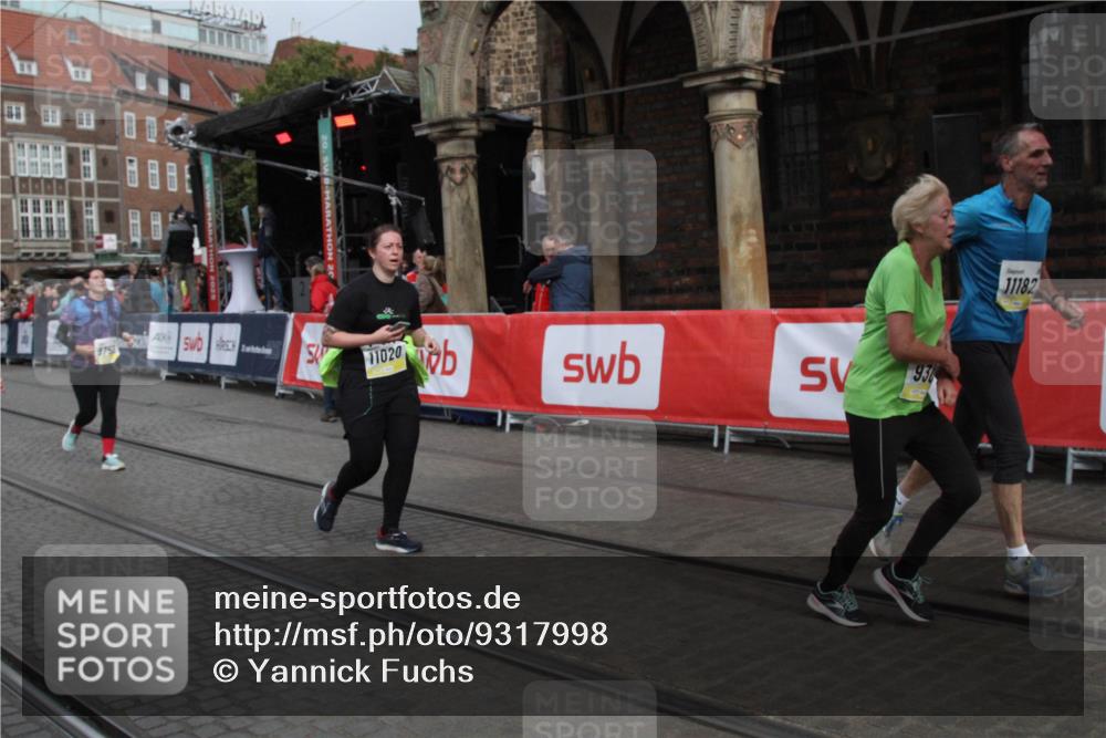05.10.2025 - 20. swb-Marathon Bremen Yannick Fuchs http://msf.ph/oto/9317998 05.10.2025 11:16:43 Ziel 9301, 9753, 11020, 11182, 11438 meine-sportfotos.de