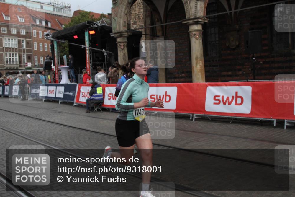 05.10.2025 - 20. swb-Marathon Bremen Yannick Fuchs http://msf.ph/oto/9318001 05.10.2025 11:16:45 Ziel 9753, 11020, 11438 meine-sportfotos.de