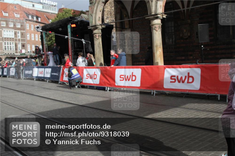 05.10.2025 - 20. swb-Marathon Bremen Yannick Fuchs http://msf.ph/oto/9318039 05.10.2025 11:17:06 Ziel 10728, 10752 meine-sportfotos.de