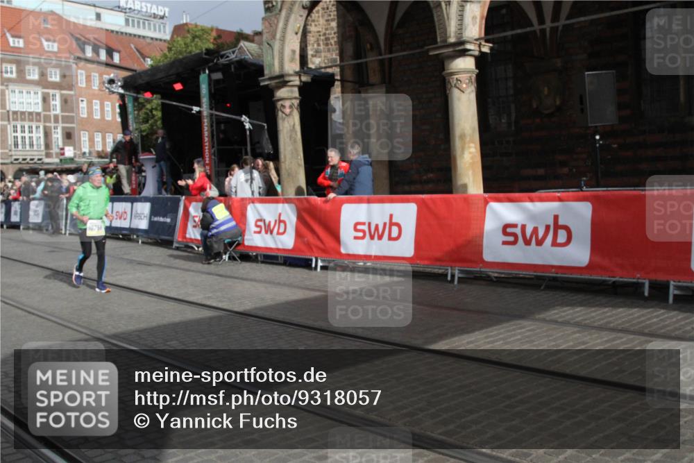 05.10.2025 - 20. swb-Marathon Bremen Yannick Fuchs http://msf.ph/oto/9318057 05.10.2025 11:17:12 Ziel 10759, 10874 meine-sportfotos.de