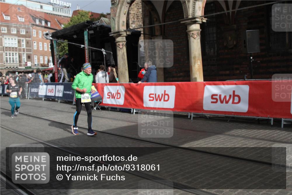 05.10.2025 - 20. swb-Marathon Bremen Yannick Fuchs http://msf.ph/oto/9318061 05.10.2025 11:17:13 Ziel 10759, 10874 meine-sportfotos.de