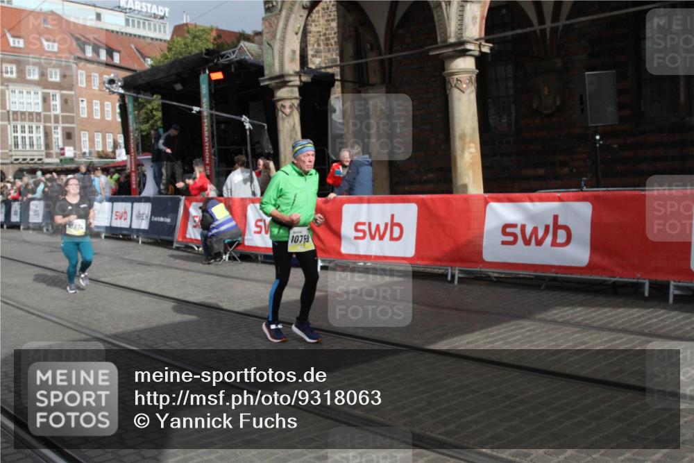 05.10.2025 - 20. swb-Marathon Bremen Yannick Fuchs http://msf.ph/oto/9318063 05.10.2025 11:17:14 Ziel 10759, 10874 meine-sportfotos.de