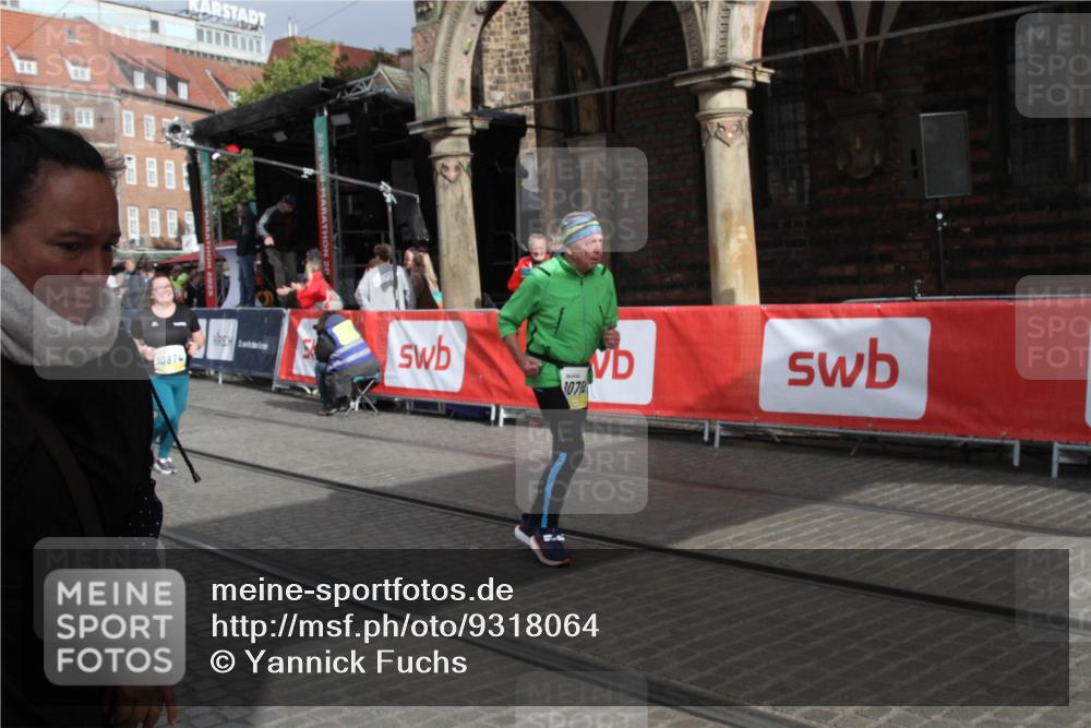 05.10.2025 - 20. swb-Marathon Bremen Yannick Fuchs http://msf.ph/oto/9318064 05.10.2025 11:17:14 Ziel 10759, 10874 meine-sportfotos.de