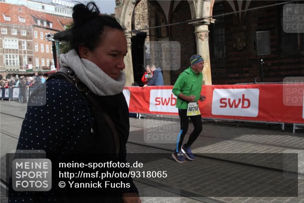 05.10.2025 - 20. swb-Marathon Bremen Yannick Fuchs http://msf.ph/oto/9318065 05.10.2025 11:17:14 Ziel 10759, 10874 meine-sportfotos.de