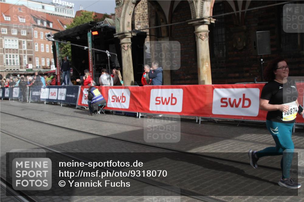 05.10.2025 - 20. swb-Marathon Bremen Yannick Fuchs http://msf.ph/oto/9318070 05.10.2025 11:17:16 Ziel 10874 meine-sportfotos.de