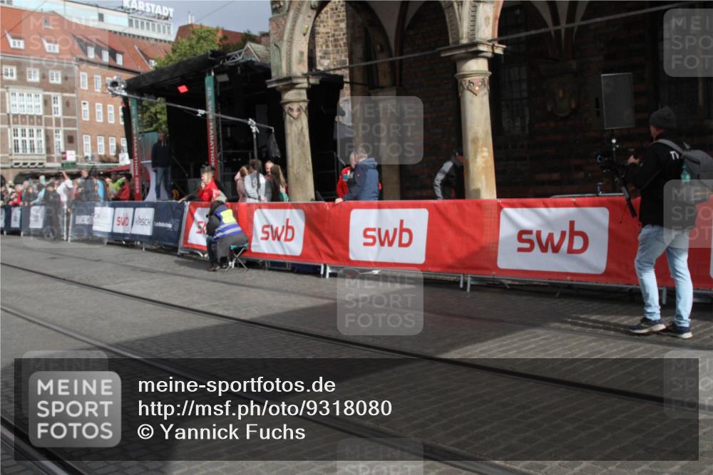05.10.2025 - 20. swb-Marathon Bremen Yannick Fuchs http://msf.ph/oto/9318080 05.10.2025 11:17:19 Ziel  meine-sportfotos.de