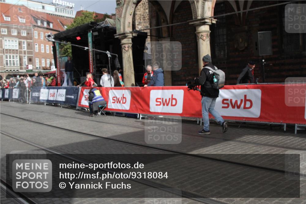 05.10.2025 - 20. swb-Marathon Bremen Yannick Fuchs http://msf.ph/oto/9318084 05.10.2025 11:17:21 Ziel 11008 meine-sportfotos.de
