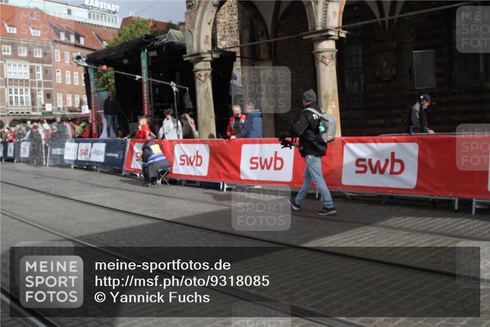 05.10.2025 - 20. swb-Marathon Bremen Yannick Fuchs http://msf.ph/oto/9318085 05.10.2025 11:17:21 Ziel 11008 meine-sportfotos.de