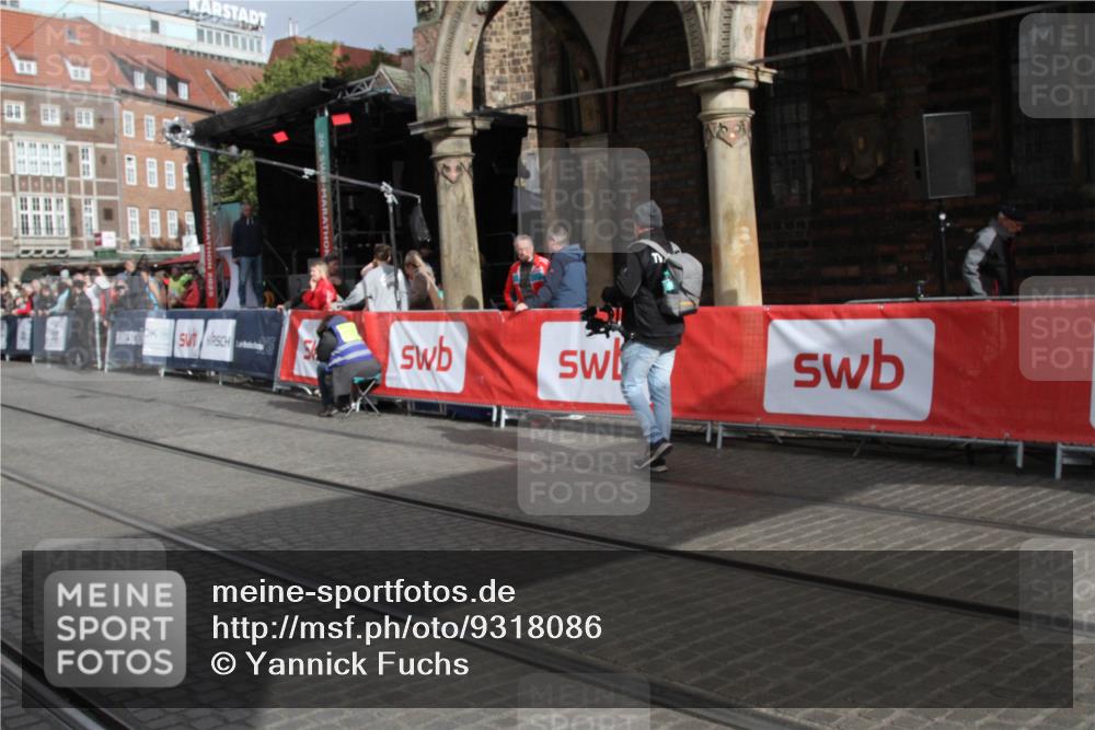 05.10.2025 - 20. swb-Marathon Bremen Yannick Fuchs http://msf.ph/oto/9318086 05.10.2025 11:17:22 Ziel 11008 meine-sportfotos.de