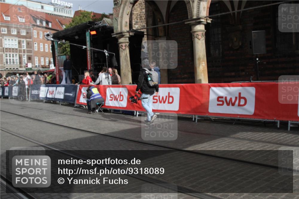 05.10.2025 - 20. swb-Marathon Bremen Yannick Fuchs http://msf.ph/oto/9318089 05.10.2025 11:17:23 Ziel 11008 meine-sportfotos.de