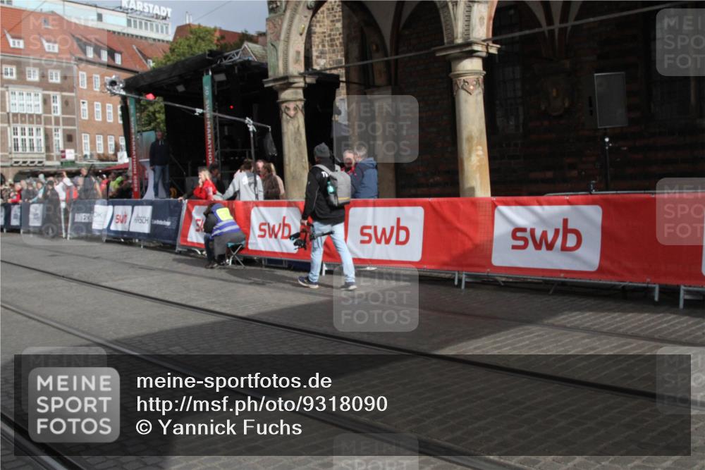 05.10.2025 - 20. swb-Marathon Bremen Yannick Fuchs http://msf.ph/oto/9318090 05.10.2025 11:17:23 Ziel 11008 meine-sportfotos.de