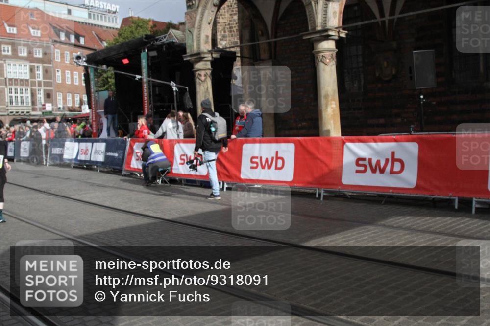 05.10.2025 - 20. swb-Marathon Bremen Yannick Fuchs http://msf.ph/oto/9318091 05.10.2025 11:17:23 Ziel 11008 meine-sportfotos.de
