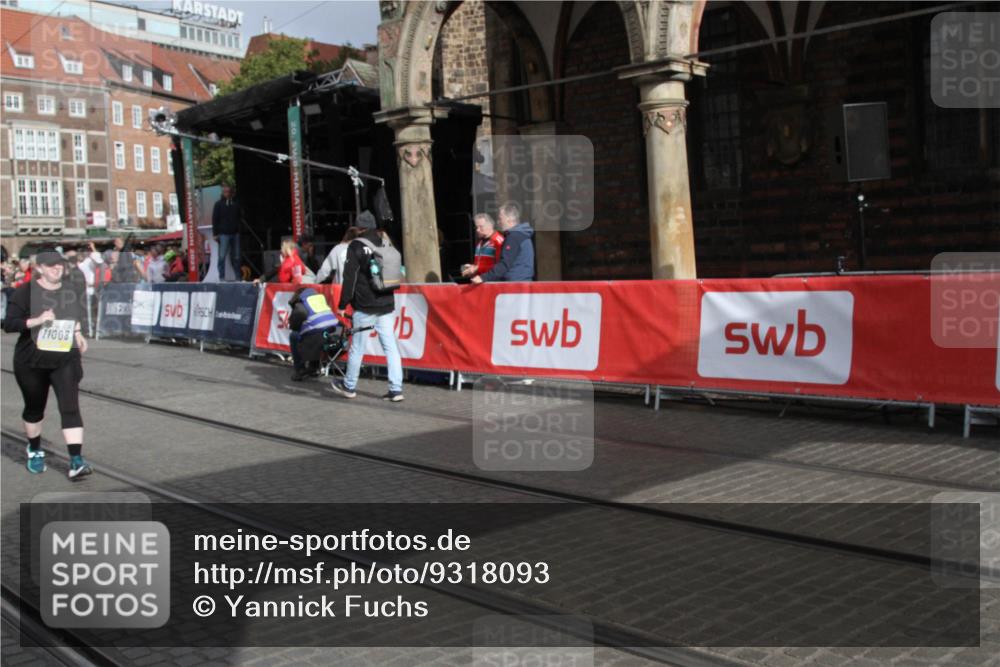 05.10.2025 - 20. swb-Marathon Bremen Yannick Fuchs http://msf.ph/oto/9318093 05.10.2025 11:17:24 Ziel 11008 meine-sportfotos.de