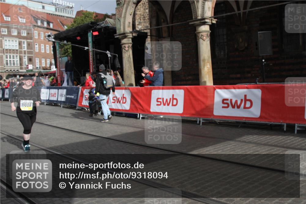 05.10.2025 - 20. swb-Marathon Bremen Yannick Fuchs http://msf.ph/oto/9318094 05.10.2025 11:17:24 Ziel 11008 meine-sportfotos.de