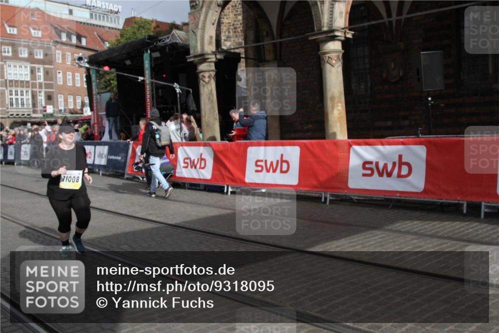 05.10.2025 - 20. swb-Marathon Bremen Yannick Fuchs http://msf.ph/oto/9318095 05.10.2025 11:17:25 Ziel 11008 meine-sportfotos.de