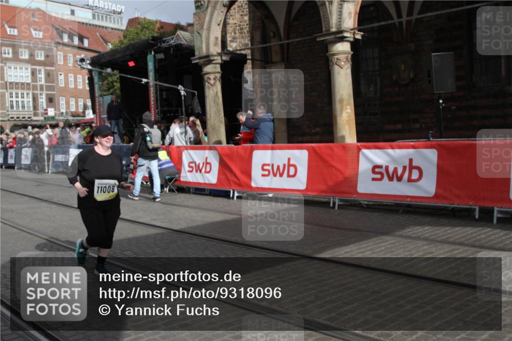 05.10.2025 - 20. swb-Marathon Bremen Yannick Fuchs http://msf.ph/oto/9318096 05.10.2025 11:17:25 Ziel 11008 meine-sportfotos.de