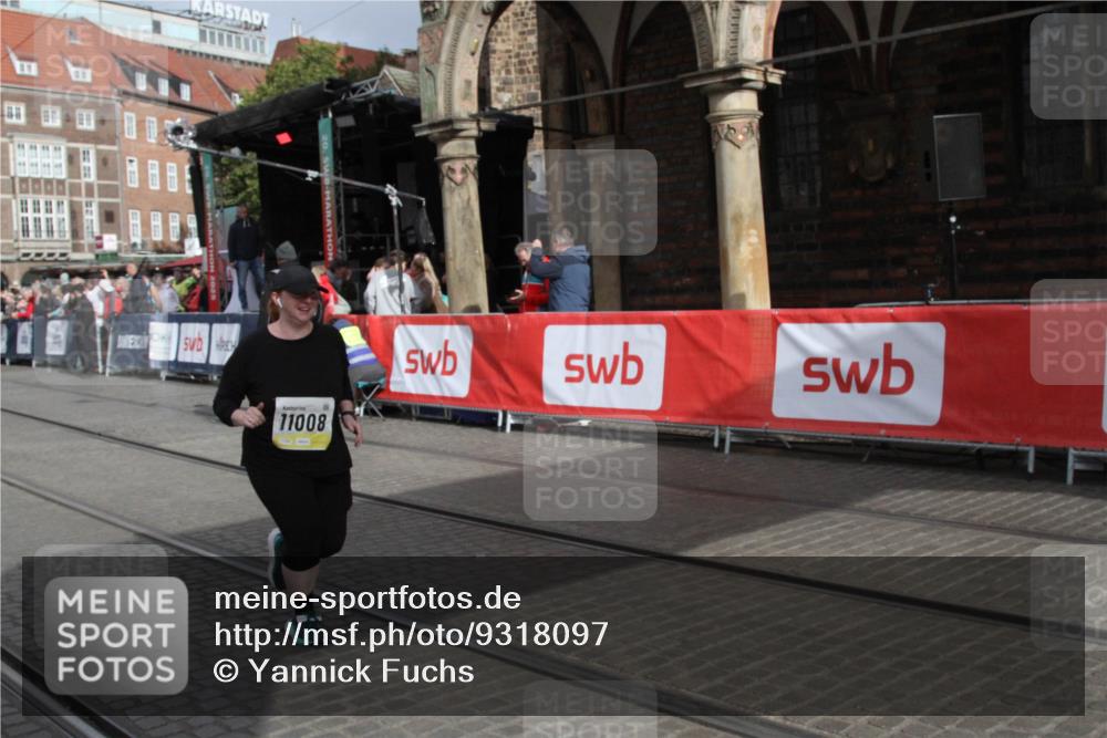 05.10.2025 - 20. swb-Marathon Bremen Yannick Fuchs http://msf.ph/oto/9318097 05.10.2025 11:17:25 Ziel 11008 meine-sportfotos.de