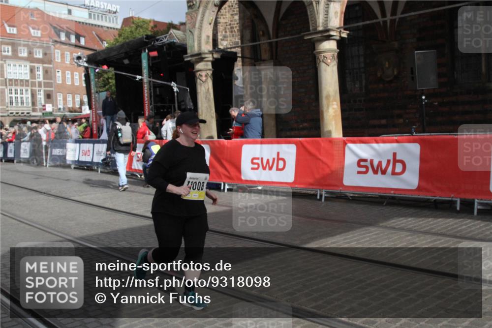 05.10.2025 - 20. swb-Marathon Bremen Yannick Fuchs http://msf.ph/oto/9318098 05.10.2025 11:17:26 Ziel 11008 meine-sportfotos.de