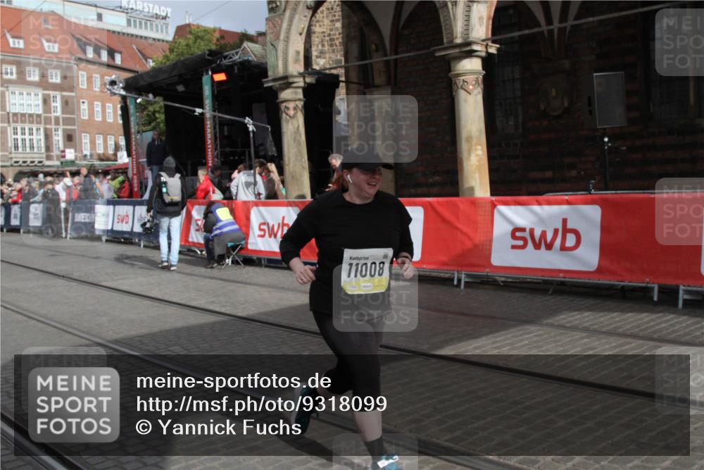 05.10.2025 - 20. swb-Marathon Bremen Yannick Fuchs http://msf.ph/oto/9318099 05.10.2025 11:17:26 Ziel 11008 meine-sportfotos.de
