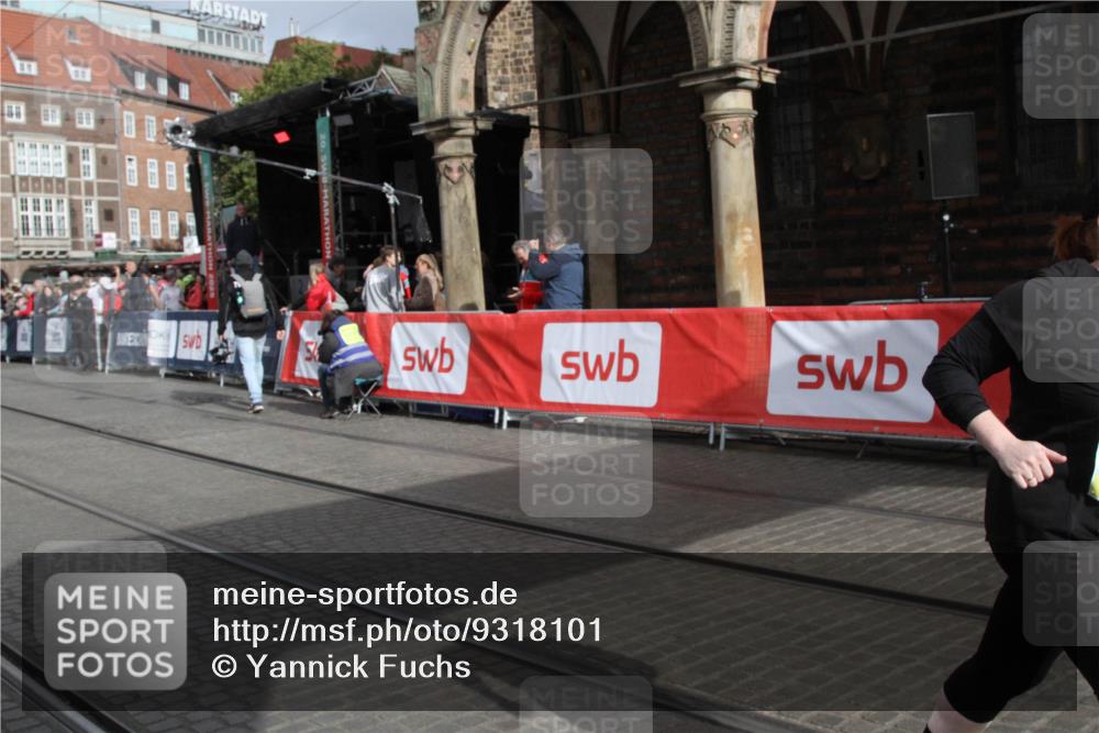 05.10.2025 - 20. swb-Marathon Bremen Yannick Fuchs http://msf.ph/oto/9318101 05.10.2025 11:17:27 Ziel 11008 meine-sportfotos.de